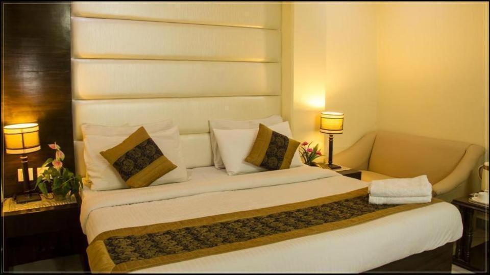 Hotel Radiance Дели Экстерьер фото