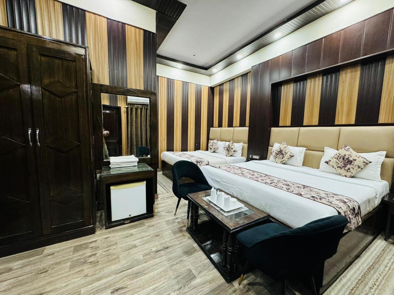 Hotel Radiance Дели Экстерьер фото