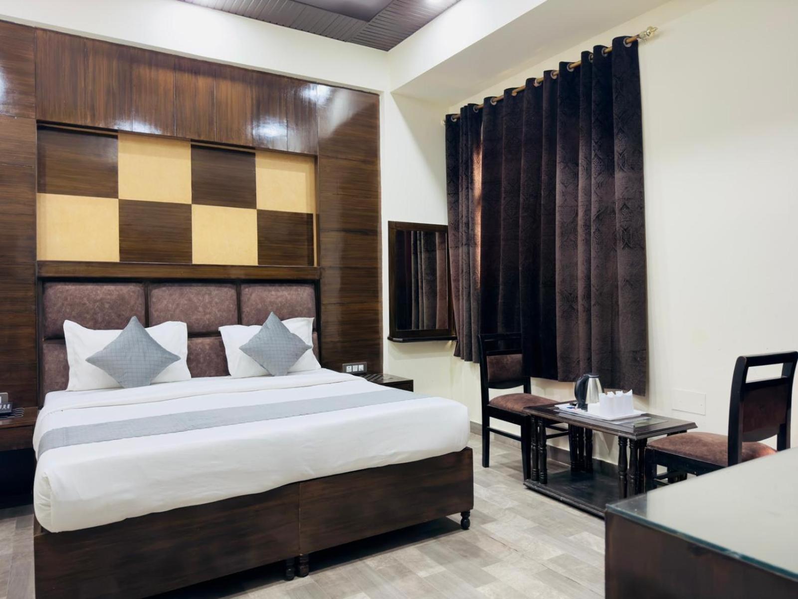 Hotel Radiance Дели Экстерьер фото