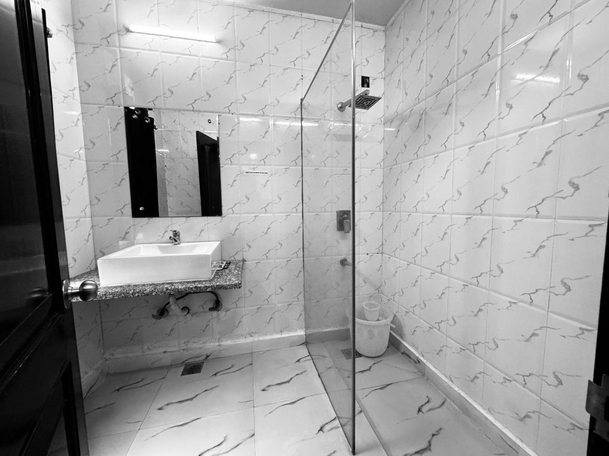 Hotel Radiance Дели Экстерьер фото
