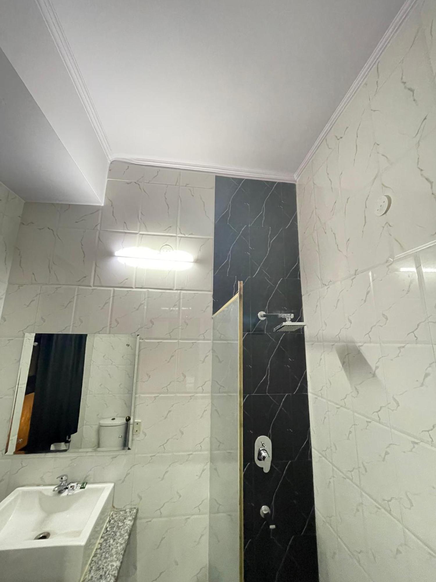 Hotel Radiance Дели Экстерьер фото