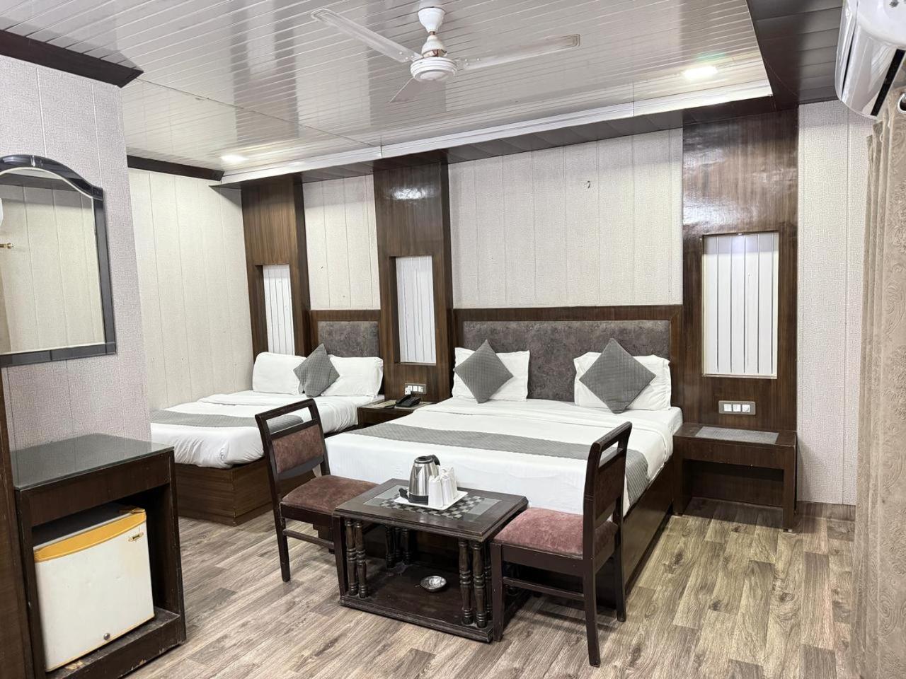 Hotel Radiance Дели Экстерьер фото